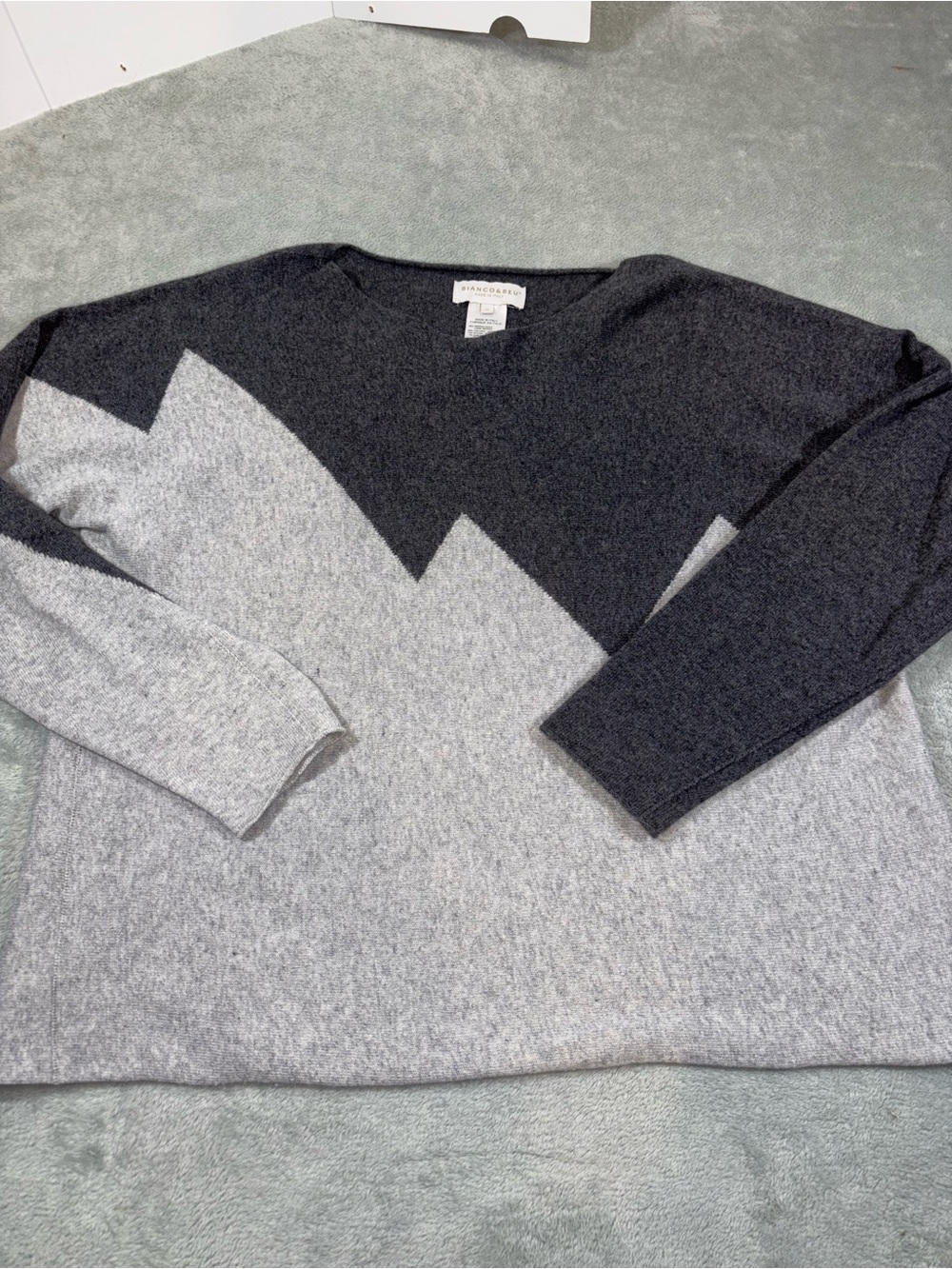 Bianco & Bleu Merino Wool Cashmere Blend Mountain Pattern Sweater Medium